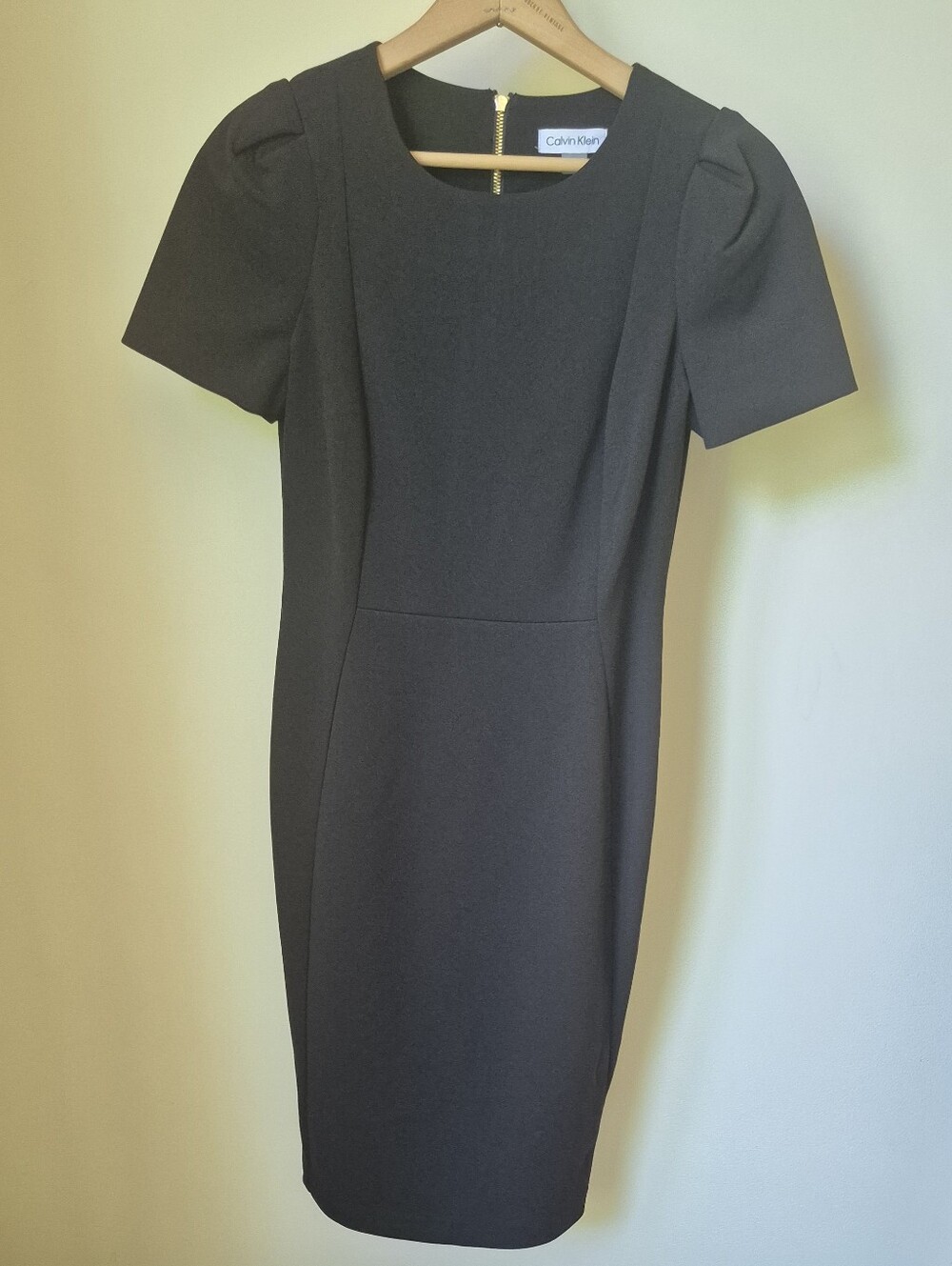 Calvin Klein Black Short-Sleeve Sheath Dress Size 4 LBD Chic Career Minimalist